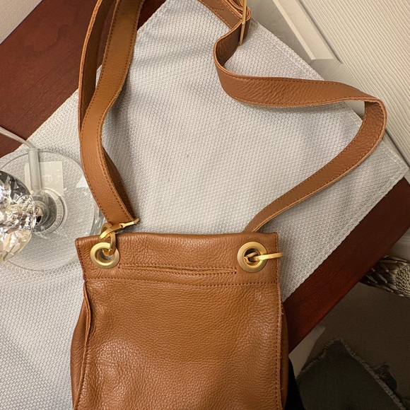 Hammitt Tony bag ( small) Tan and Gold Crossbody Bag w red zipper - Picture 5 of 6